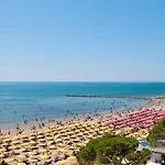 Lovely Nest With Lagoon View And Terrace In Apartament