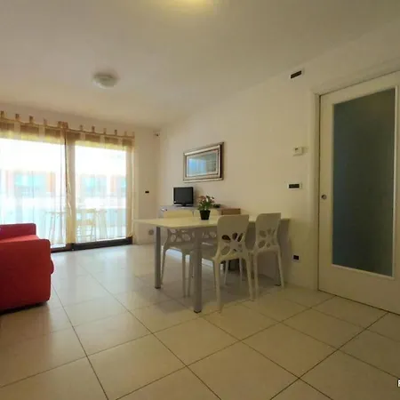 Lovely Nest With Lagoon View And Terrace In Apartament Grado